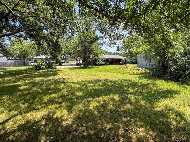 719 E Bullock Street, Denison TX 75021 - Photo 13