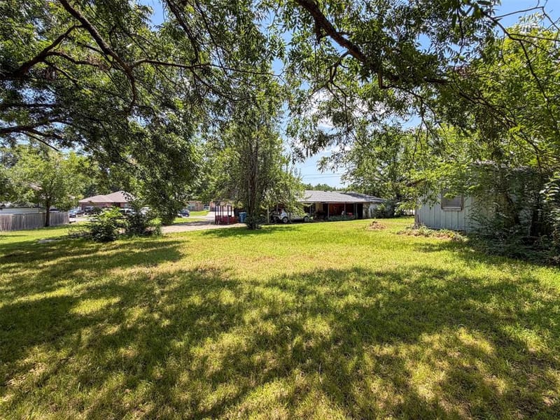719 E Bullock Street, Denison TX 75021 - Photo 16
