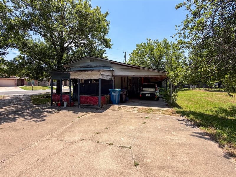 719 E Bullock Street, Denison TX 75021 - Photo 7