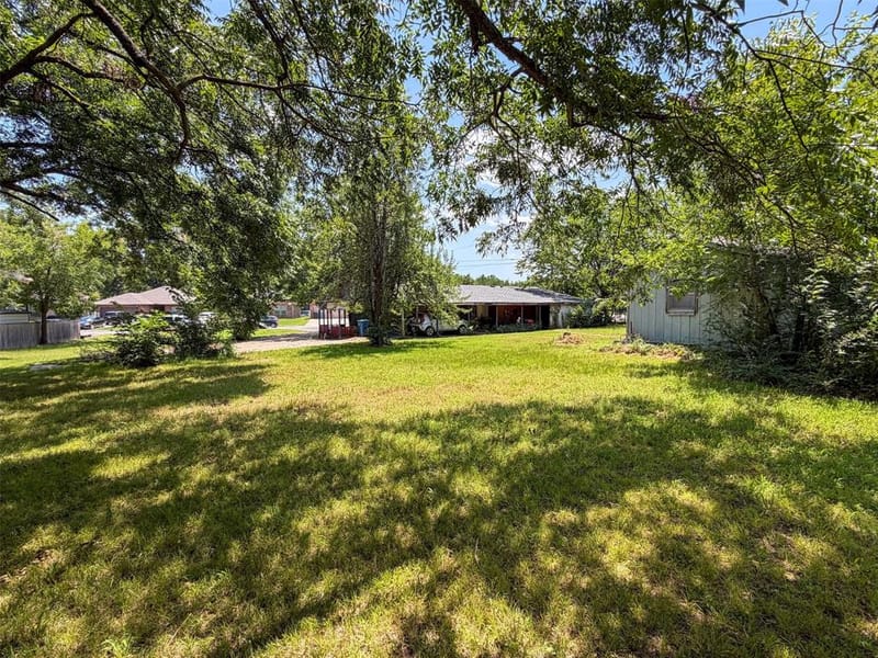 719 E Bullock Street, Denison TX 75021 - Photo 15