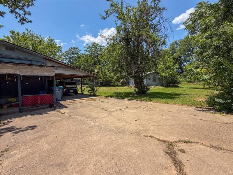 719 E Bullock Street, Denison TX 75021 - Photo 11