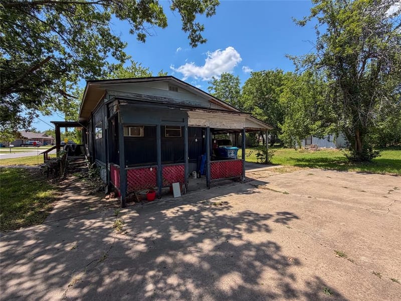 719 E Bullock Street, Denison TX 75021 - Photo 4