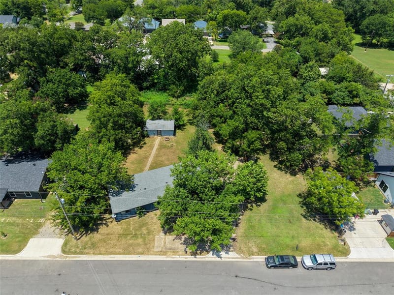 719 E Bullock Street, Denison TX 75021 - Photo 8