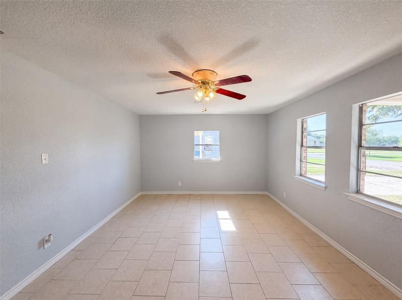 502 Jennings Street, Nocona TX 76255 - Photo 3