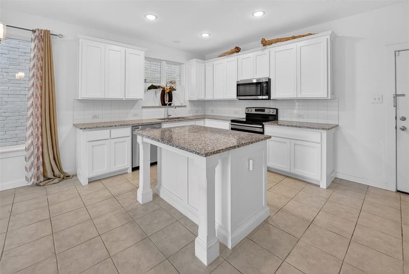 340 Oakbend Drive, Lewisville TX 75067 - Photo 11