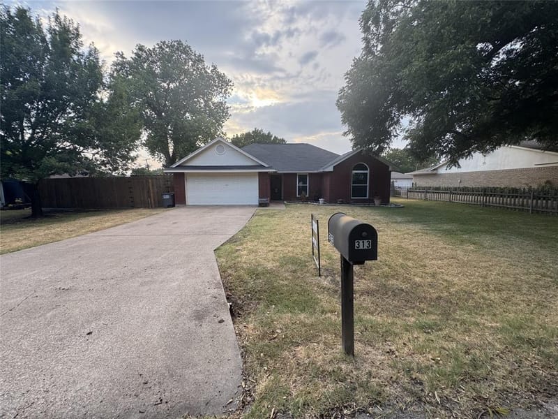 313 N Main Street, Red Oak TX 75154
