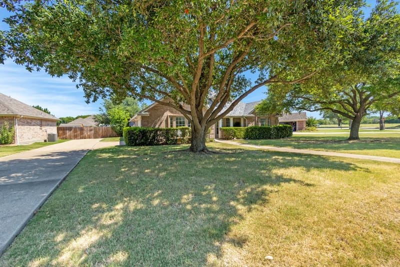 135 Honeysuckle Drive, Justin TX 76247 - Photo 18