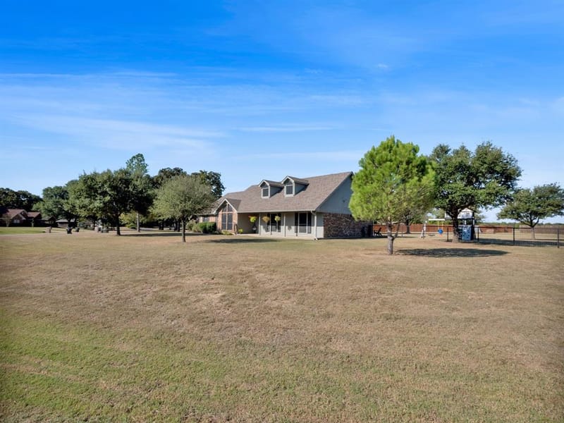 1020 Oak Hollow Lane, Combine TX 75159 - Photo 4