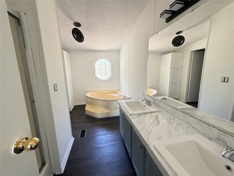 1010 Glen Brook Drive, Pecan Hill TX 75165 - Photo 6