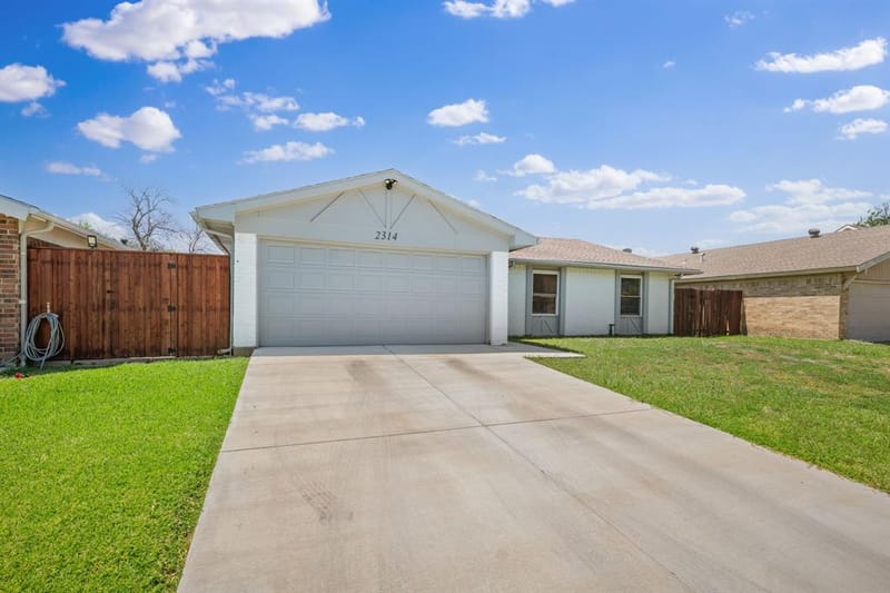 2314 Benbrook Drive, Carrollton TX 75007 - Photo 2
