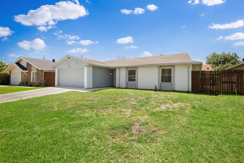 2314 Benbrook Drive, Carrollton TX 75007 - Photo 3