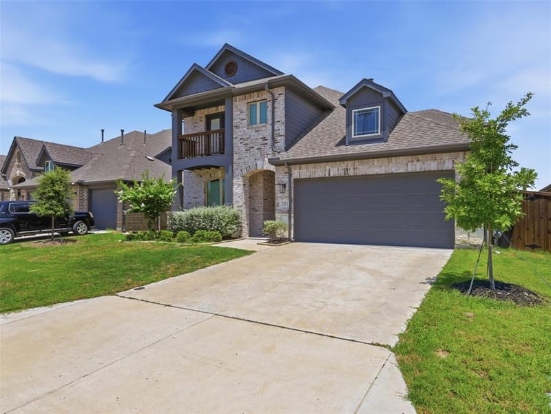201 Sweetwater Drive, Commerce TX 75428 - Photo 3