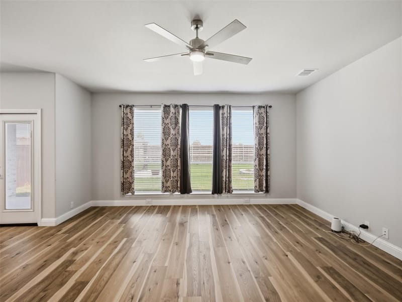 201 Sweetwater Drive, Commerce TX 75428 - Photo 4