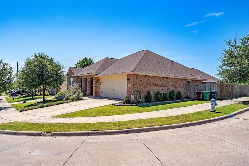 2416 Fall Leaf Court, Denton TX 76209 - Photo 4