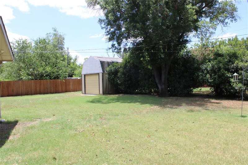 208 PARK DR, Early TX 76802 - Photo 7