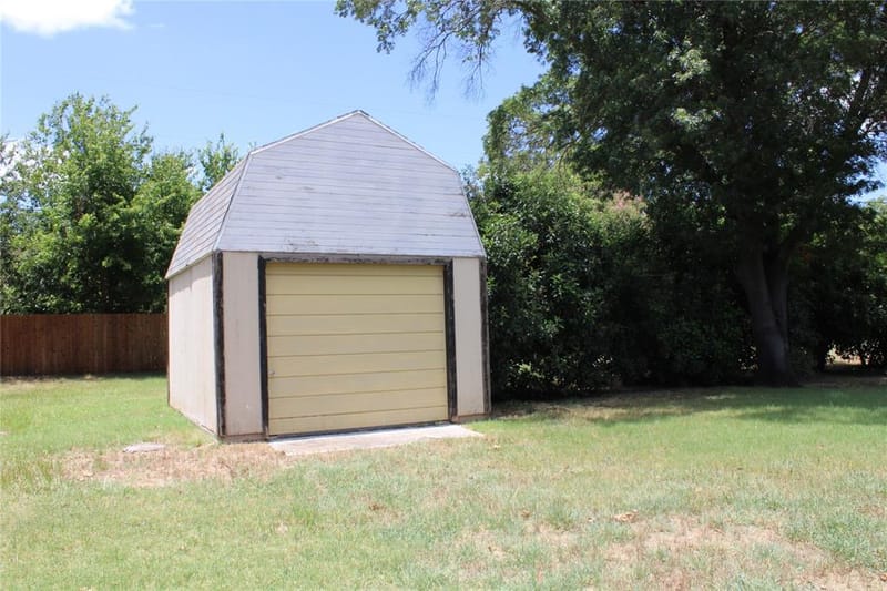 208 PARK DR, Early TX 76802 - Photo 9