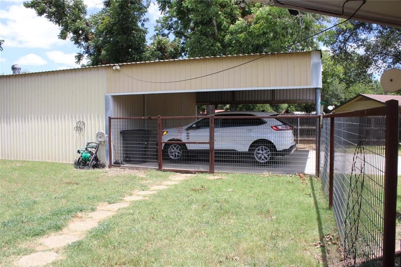 208 PARK DR, Early TX 76802 - Photo 11