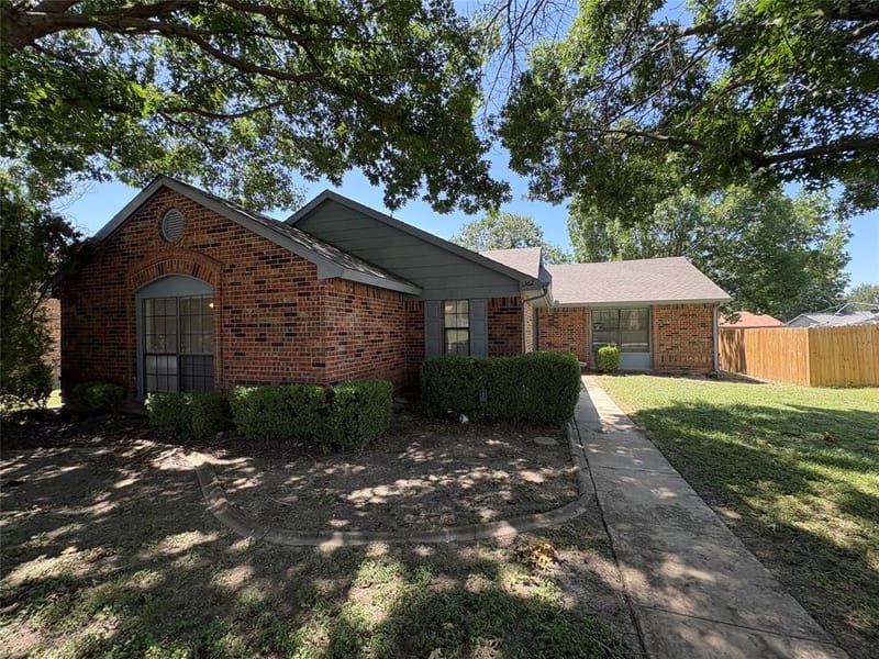1362 Southridge Drive, Lancaster TX 75146 - Photo 2