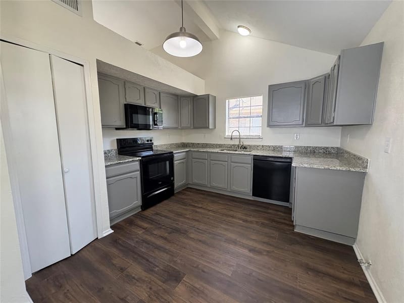 1362 Southridge Drive, Lancaster TX 75146 - Photo 17