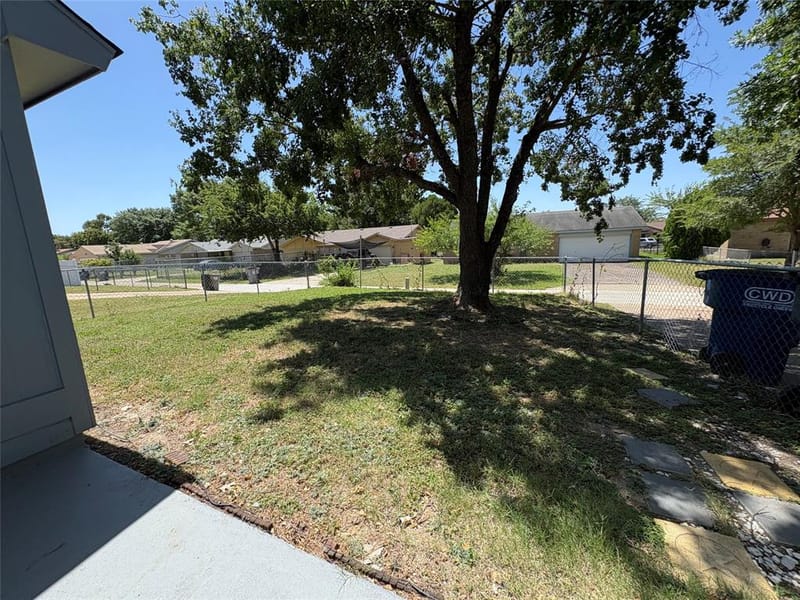 1362 Southridge Drive, Lancaster TX 75146 - Photo 22