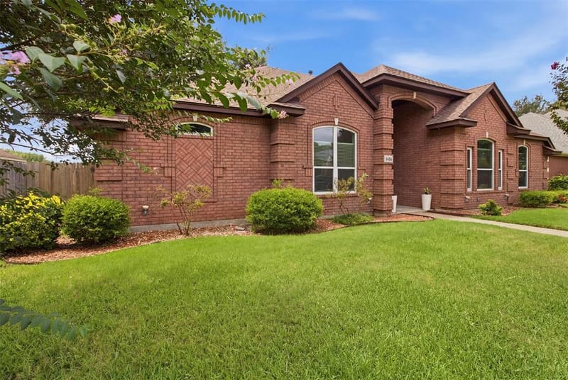 1416 Daventry Drive, DeSoto TX 75115 - Photo 2