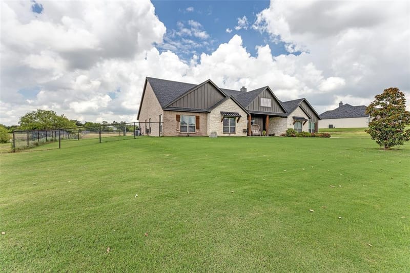 2015 Veal Circle, Weatherford TX 76085 - Photo 2