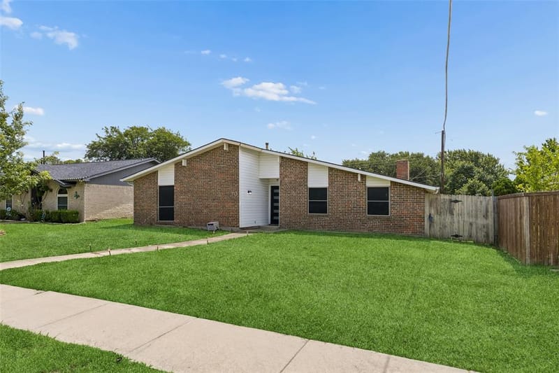713 Kathryn Drive, Lewisville TX 75067 - Photo 3
