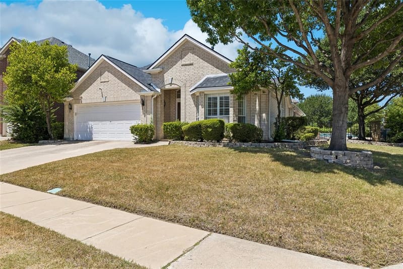 5787 Walnut Creek Drive, Fort Worth TX 76137 - Photo 2