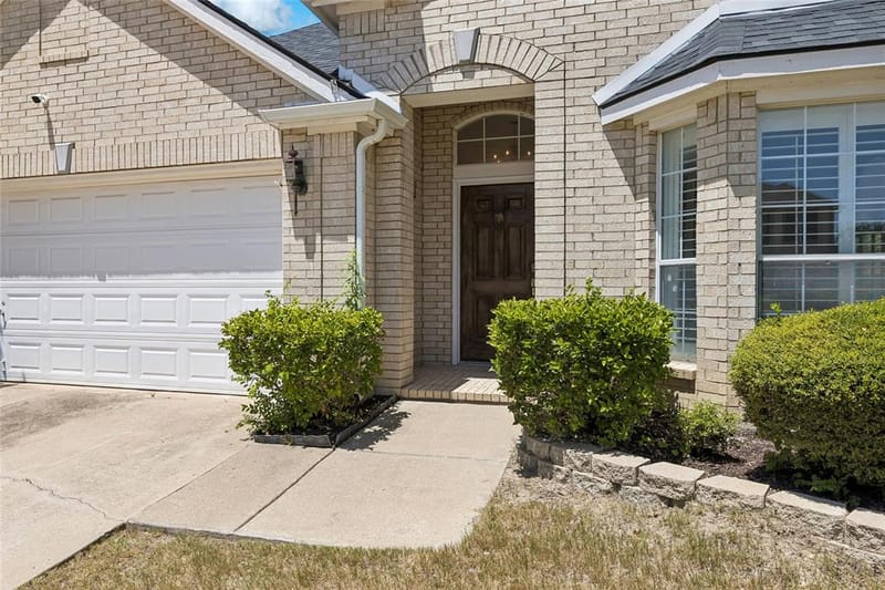 5787 Walnut Creek Drive, Fort Worth TX 76137 - Photo 3