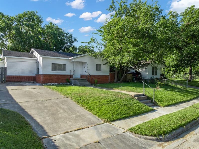 3804 Belmont Drive, Waco TX 76711 - Photo 2