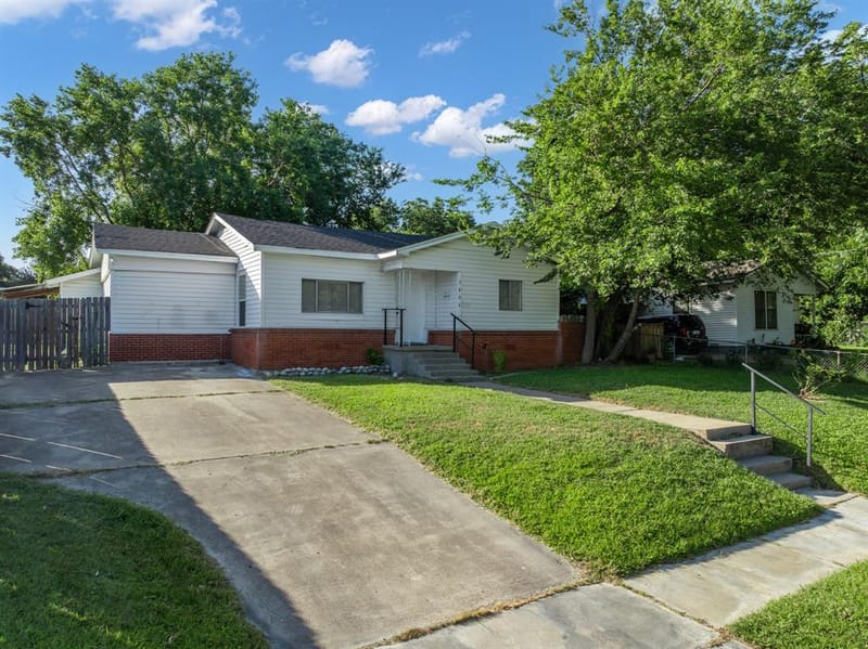 3804 Belmont Drive, Waco TX 76711 - Photo 3