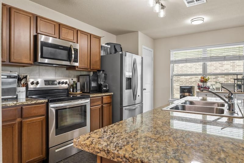 2508 Glen Hollow Drive, Lancaster TX 75134 - Photo 6