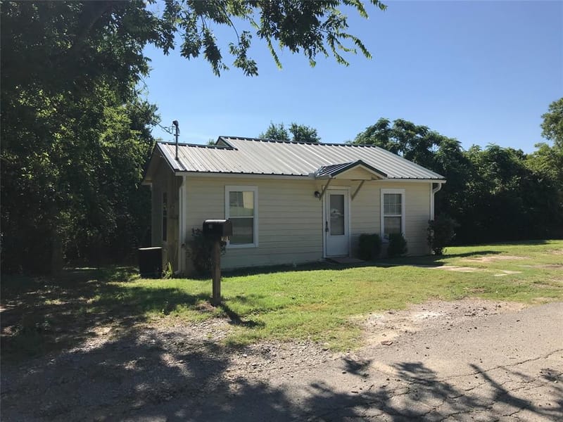 416 Shannon Street, Weatherford TX 76086 - Photo 2