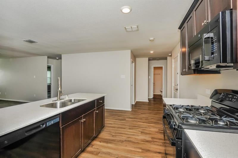 305 Anvil Drive, Fort Worth TX 76052 - Photo 4