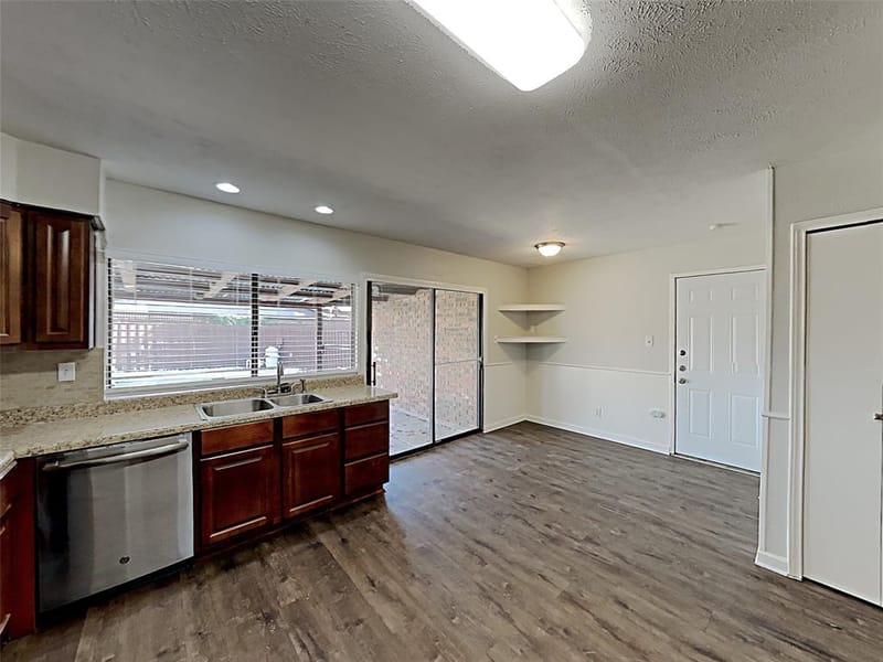 3522 Whitney Drive, Carrollton TX 75007 - Photo 5