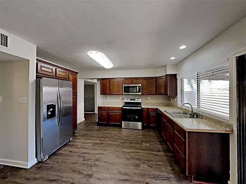 3522 Whitney Drive, Carrollton TX 75007 - Photo 4