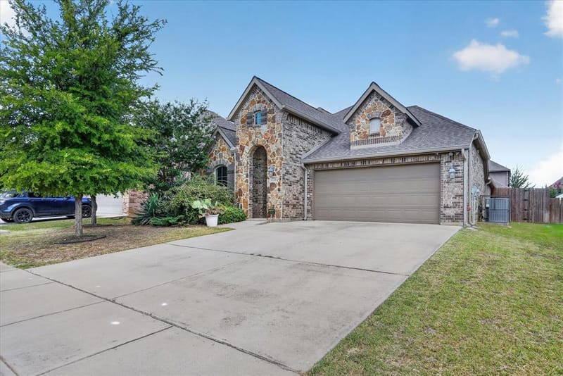 2726 Buffalo Run, Burleson TX 76028 - Photo 2