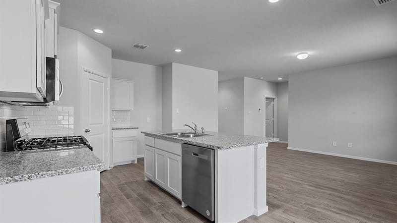 411 SUNDAY SILENCE Way, Granbury TX 76049 - Photo 5