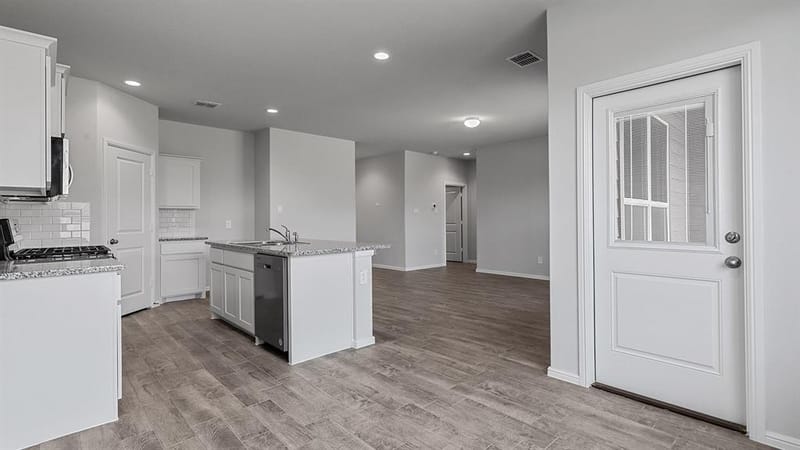 411 SUNDAY SILENCE Way, Granbury TX 76049 - Photo 10
