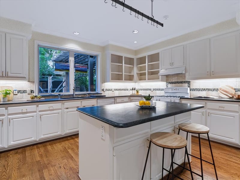 2708 Rosedale Avenue, University Park TX 75205 - Photo 9