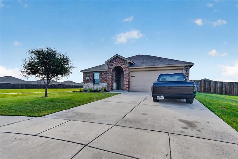 801 Turnbuckle Court, Royse City TX 75189 - Photo 2