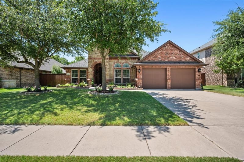 2943 Trail Lake Drive, Grand Prairie TX 75054