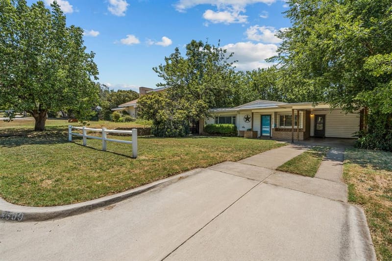 4509 Donnelly Avenue, Fort Worth TX 76107 - Photo 2