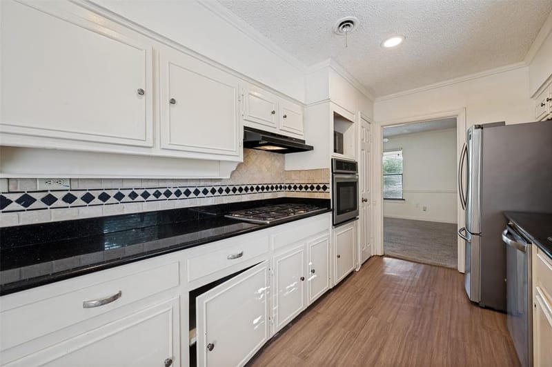 221 Linda Lane, Irving TX 75062 - Photo 12