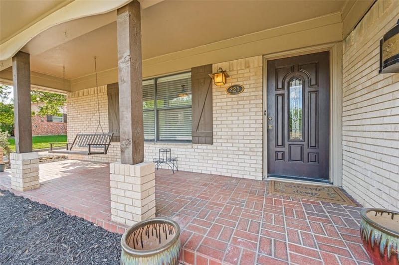 221 Linda Lane, Irving TX 75062 - Photo 3