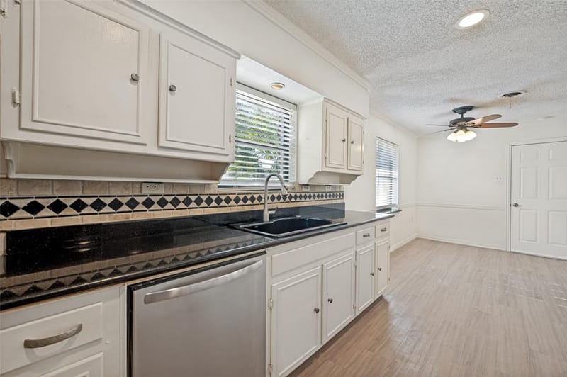 221 Linda Lane, Irving TX 75062 - Photo 11