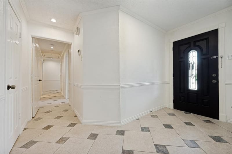 221 Linda Lane, Irving TX 75062 - Photo 4