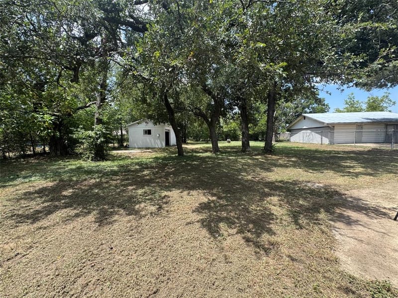 105 S Lakeview Drive, Lacy Lakeview TX 76705 - Photo 27