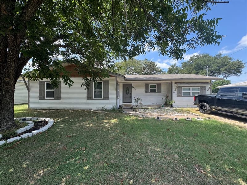 105 S Lakeview Drive, Lacy Lakeview TX 76705 - Photo 2