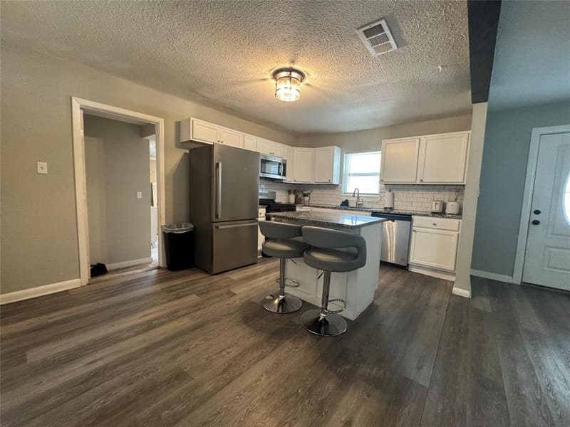 105 S Lakeview Drive, Lacy Lakeview TX 76705 - Photo 5